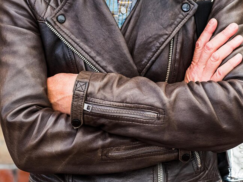 آموزش کوتاه کردن آستین کت چرم